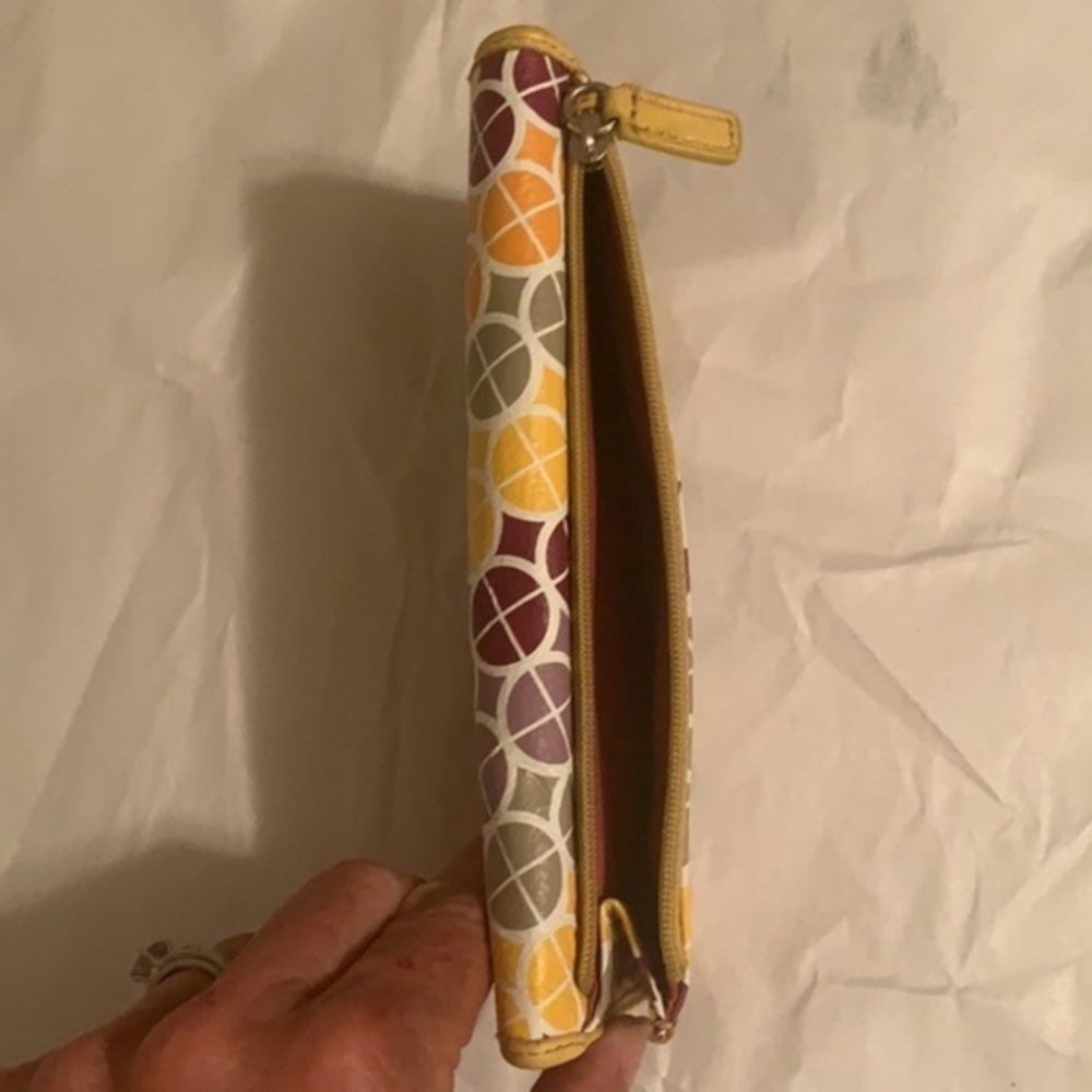 𝅺Fossil multicolor geometric pattern wallet - Picture 7 of 9